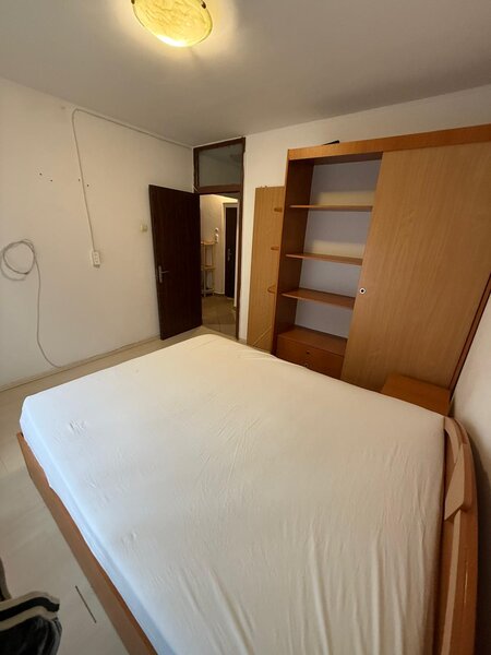 Berceni, Piata Sudului, de inchiriat 2 camere 64 mp, bloc reabilitat.