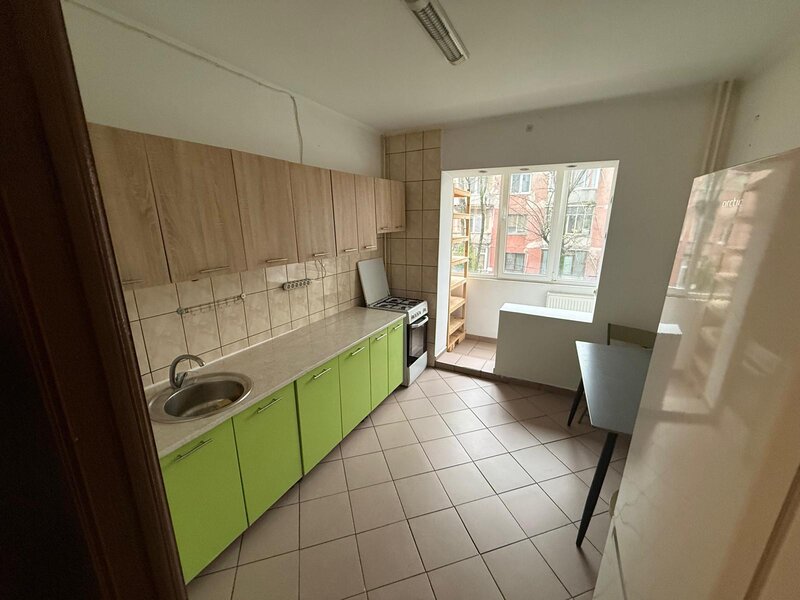 Berceni, Piata Sudului, de inchiriat 2 camere 64 mp, bloc reabilitat.