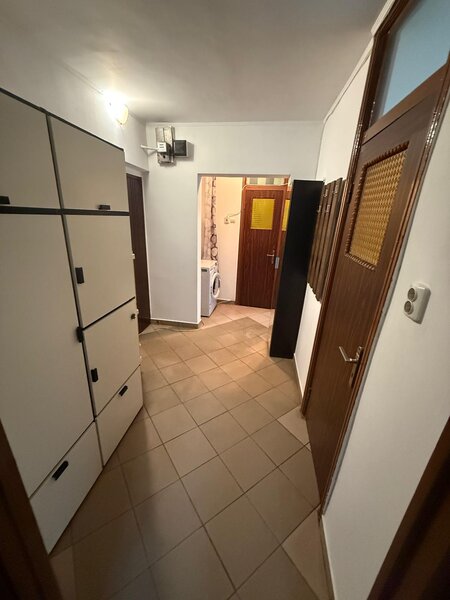 Berceni, Piata Sudului, de inchiriat 2 camere 64 mp, bloc reabilitat.