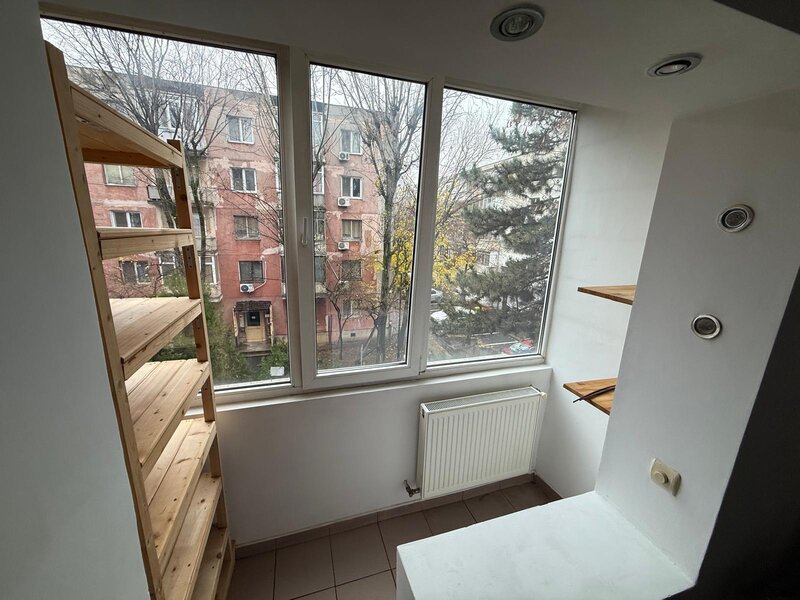 Berceni, Piata Sudului, de inchiriat 2 camere 64 mp, bloc reabilitat.