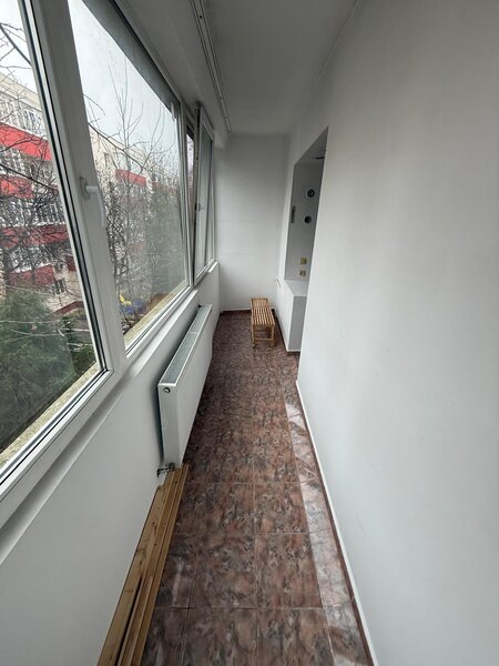 Berceni, Piata Sudului, de inchiriat 2 camere 64 mp, bloc reabilitat.