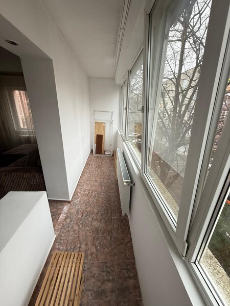 Berceni, Piata Sudului, de inchiriat 2 camere 64 mp, bloc reabilitat.