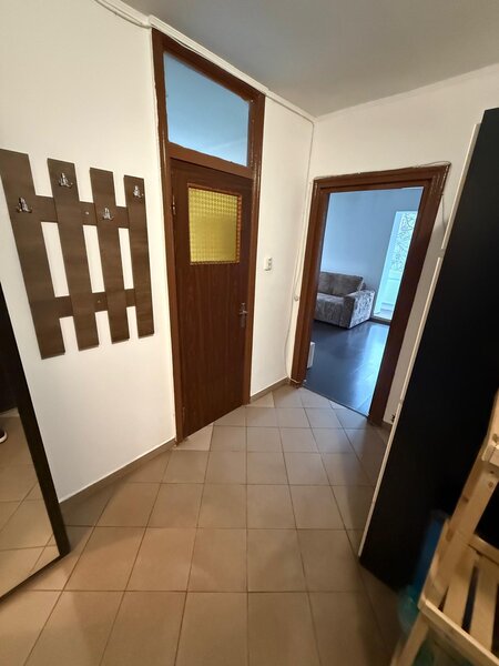 Berceni, Piata Sudului, de inchiriat 2 camere 64 mp, bloc reabilitat.